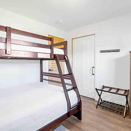 2 Bedroom Getaway On The River/Close To Marina Belle River Екстериор снимка