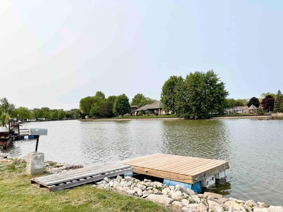 2 Bedroom Getaway On The River/Close To Marina Belle River Екстериор снимка