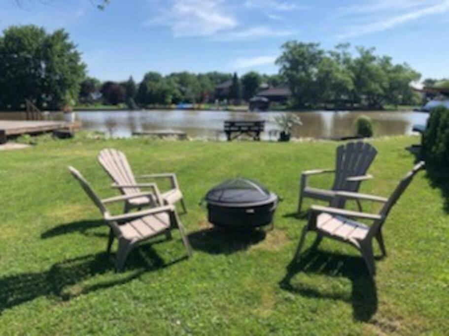 2 Bedroom Getaway On The River/Close To Marina Belle River Екстериор снимка